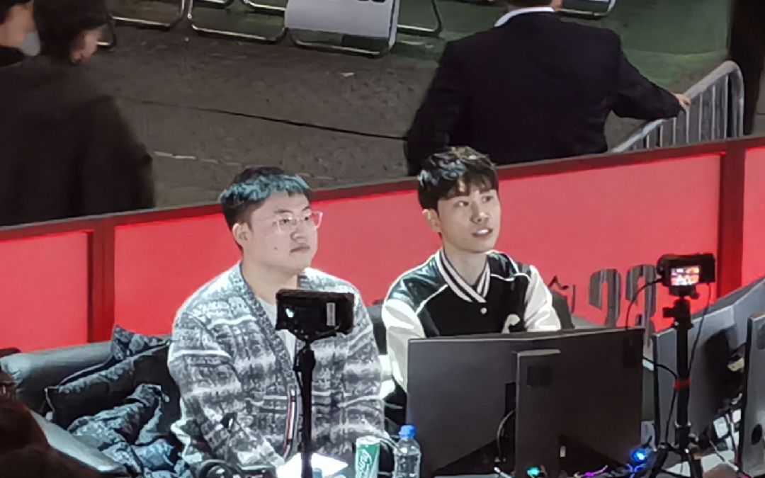 体育直播-Doinb与70激战法国队分钟，出色防守胜负难料！，Uzi焦点对战比赛高潮迭起的简单介绍