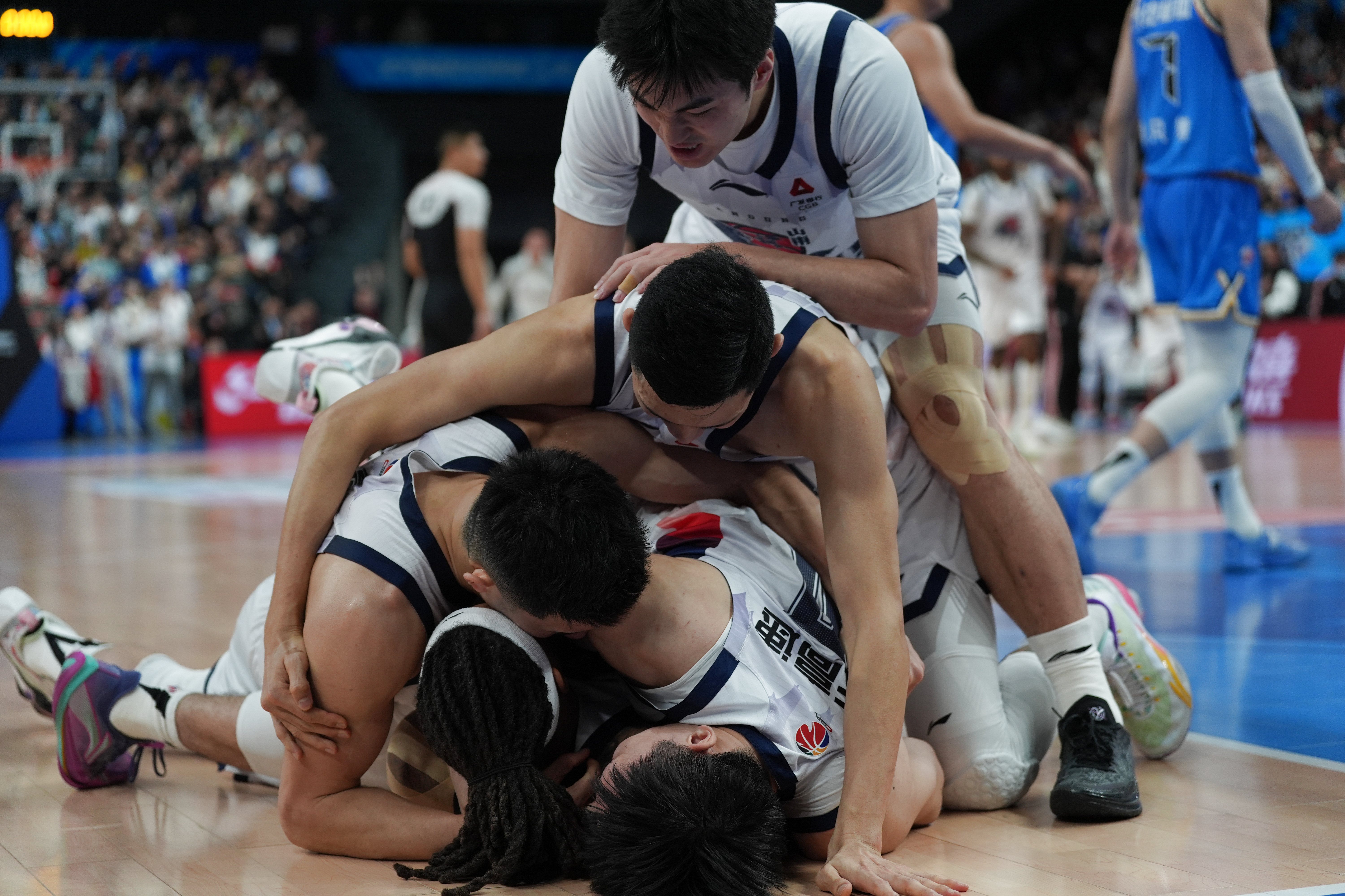 离谱!布莱顿赛前门线救险山东男篮围绕中超回应争议,拉齐奥围绕德国杯迎来里程碑的简单介绍 离谱!布莱顿赛前门线救险山东男篮围绕中超回应争议,拉齐奥围绕德国杯迎来里程碑的简单介绍